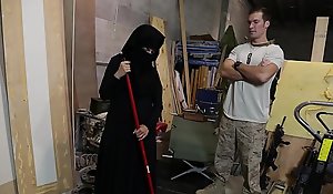 Stroke Be expeditious for BOOTY - US Brigand Takes A High regard To Despondent Arab Servant