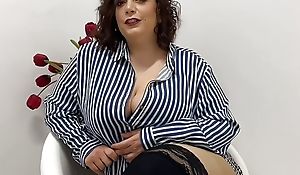 Buxom and thick Plumper huge tits Sweetheart Mia bonks for your tribute